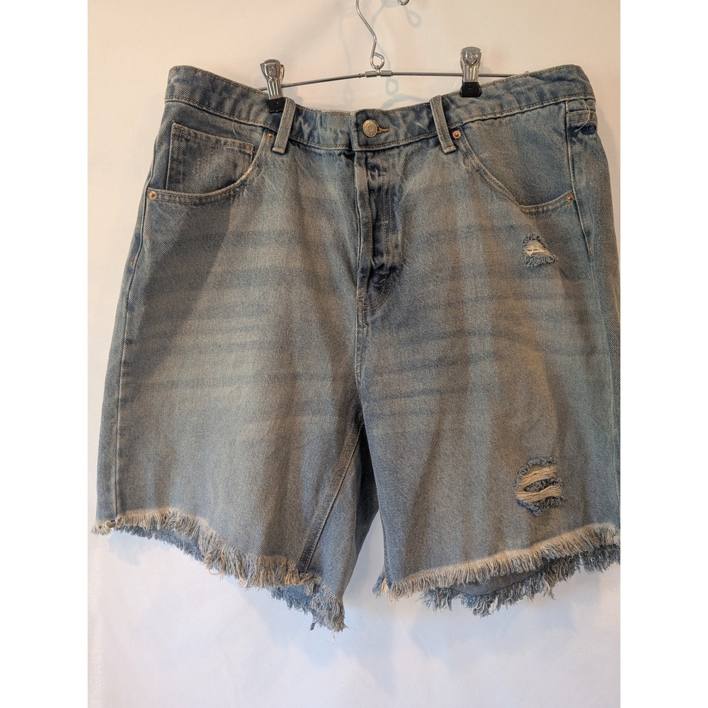 Wild Fable Women High Rise Bermuda Shorts Light Wash Distressed Denim Size 16 33
